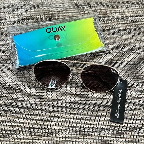 New Quay Australia EASILY AMUSED - Picture 2 of 12